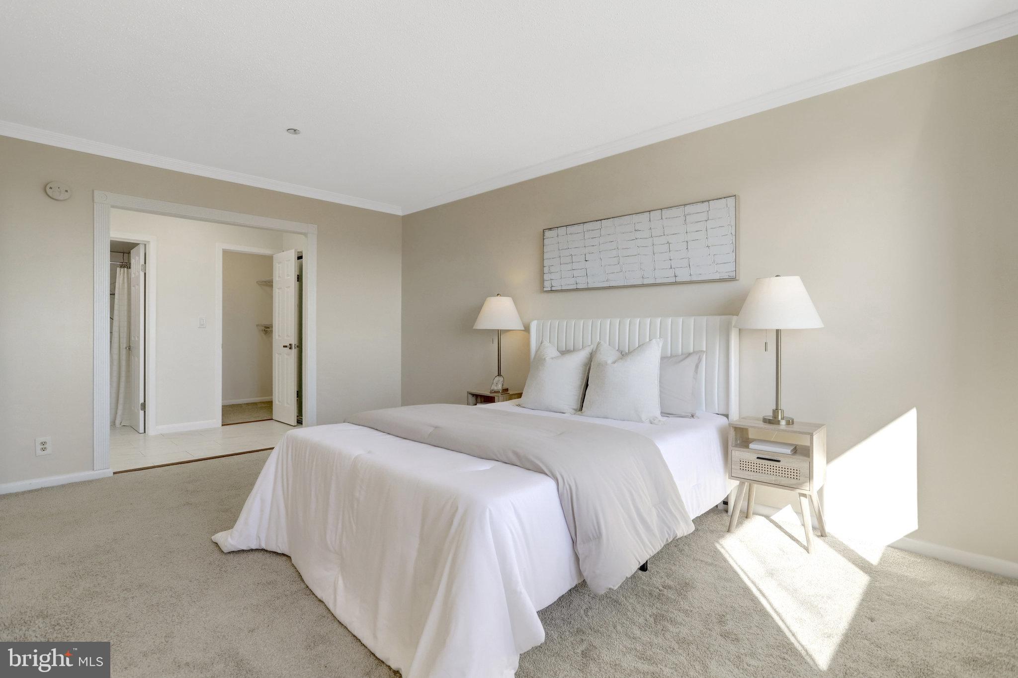 SKYLINE SQUARE CONDO - Residential