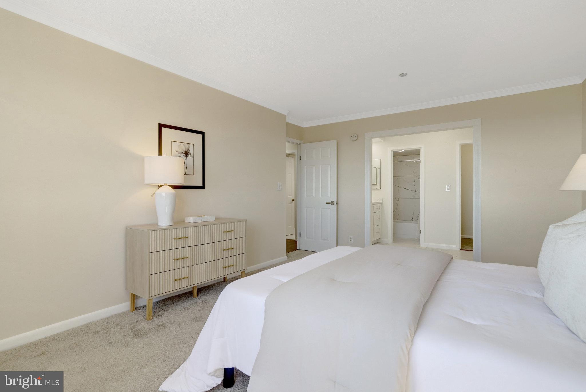 SKYLINE SQUARE CONDO - Residential