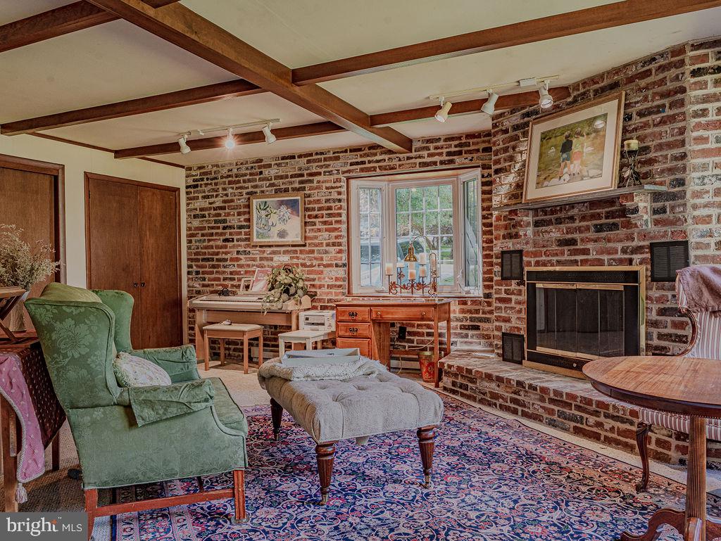 WHITFORD HILLS - Residential