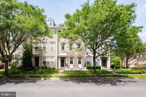 42838 CEDAR HEDGE STREET CHANTILLY VA 20152