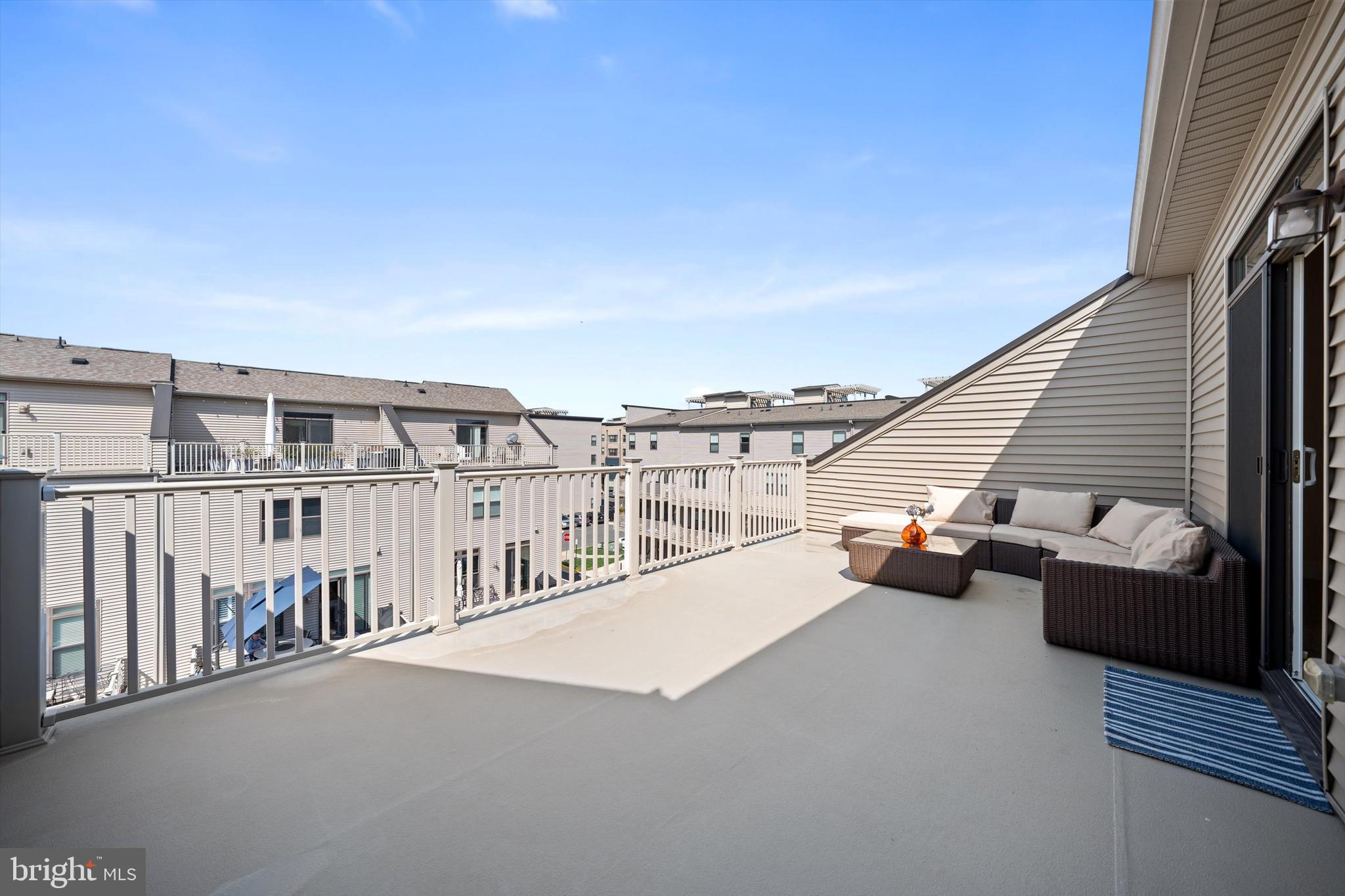 SM ONE LOUDOUN CONDO - Residential