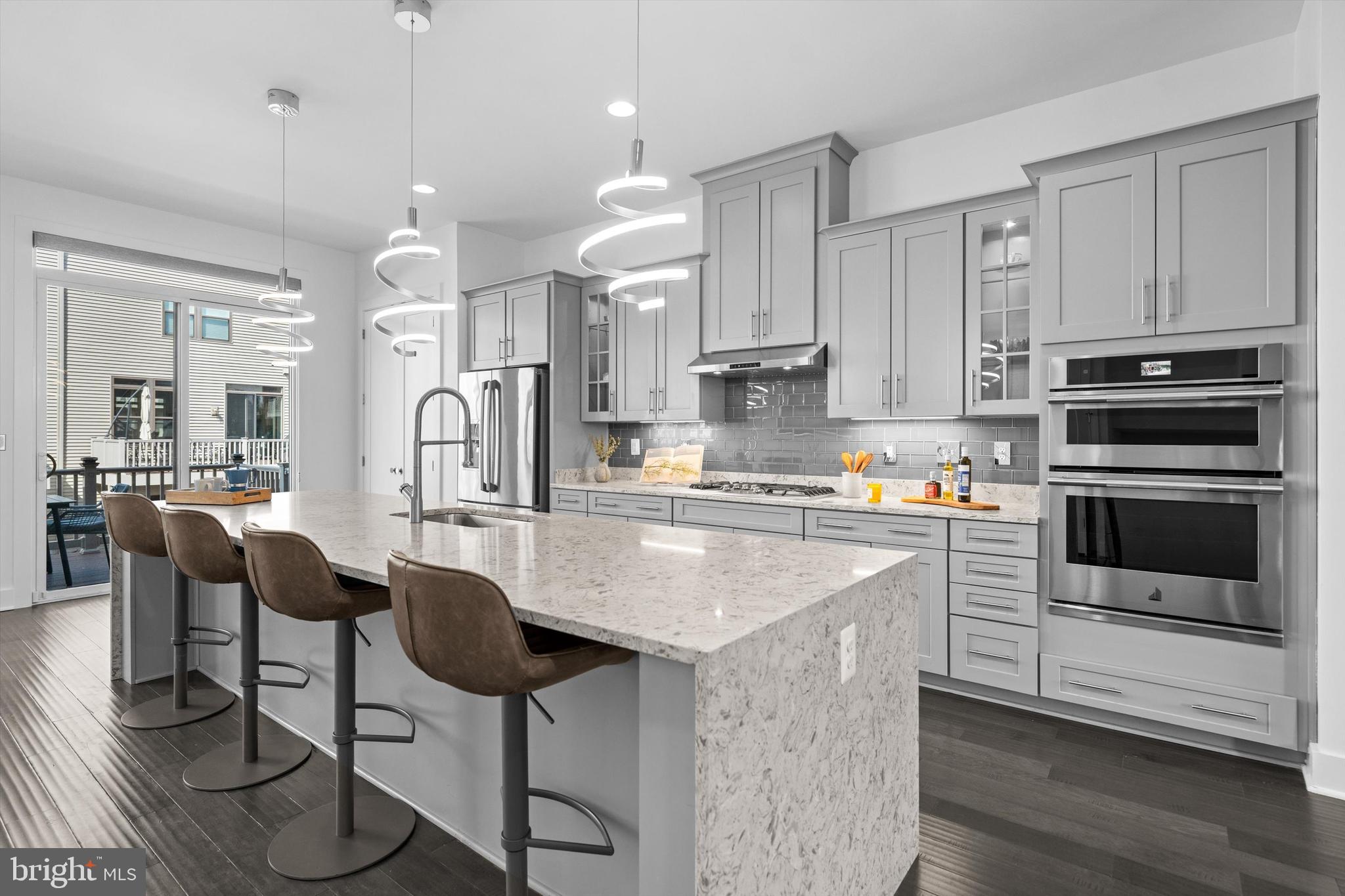 SM ONE LOUDOUN CONDO - Residential