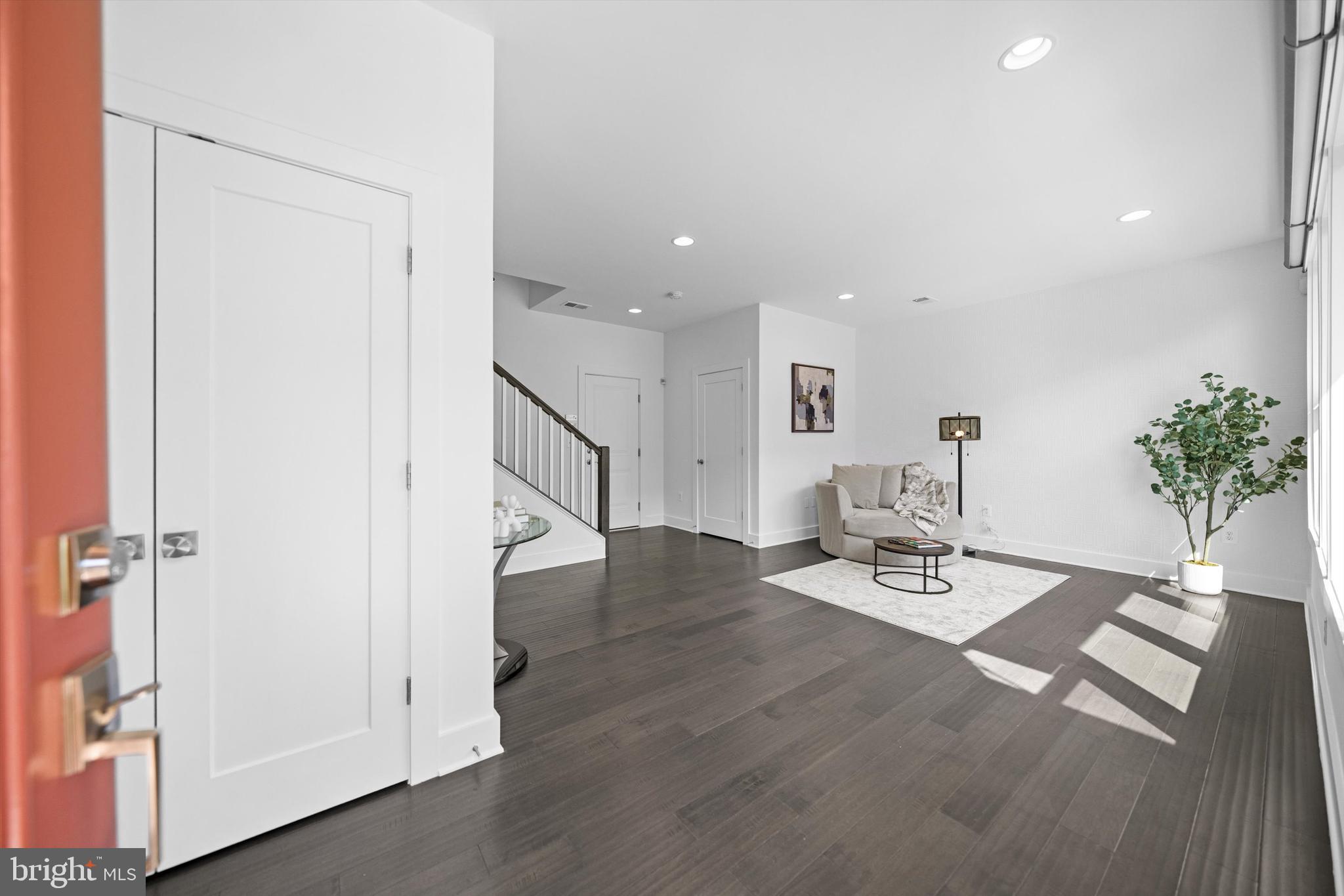 SM ONE LOUDOUN CONDO - Residential