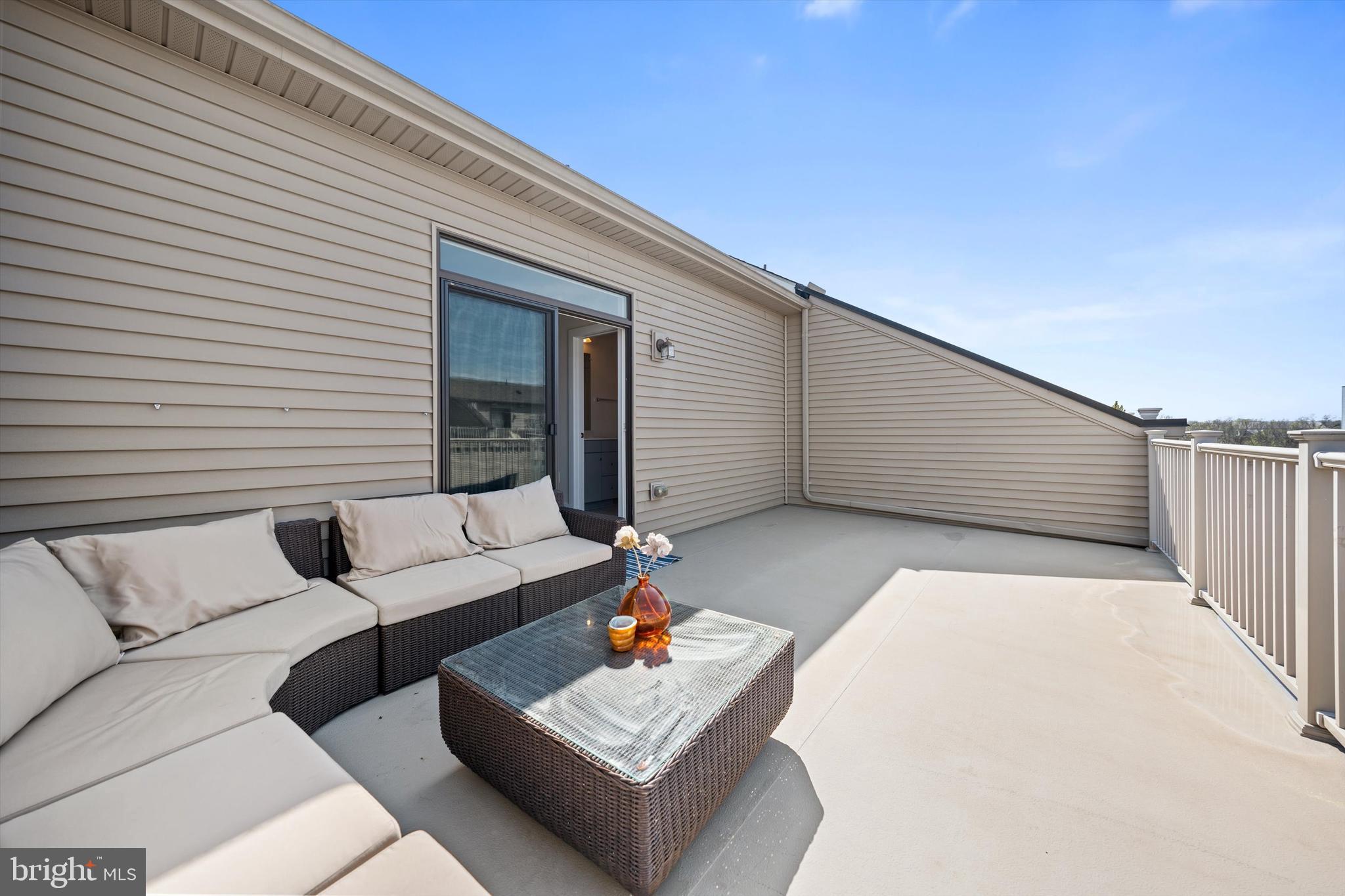 SM ONE LOUDOUN CONDO - Residential