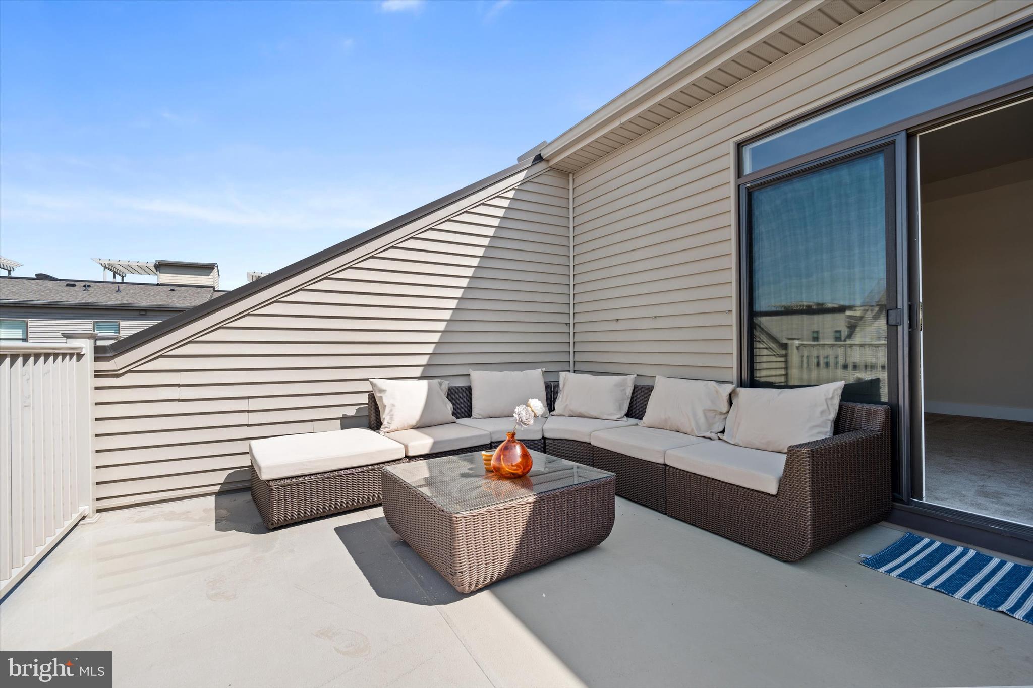 SM ONE LOUDOUN CONDO - Residential