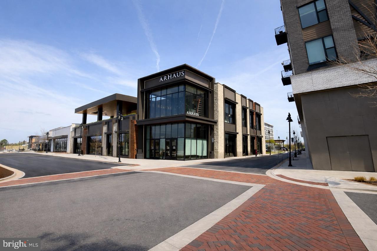 SM ONE LOUDOUN CONDO - Residential