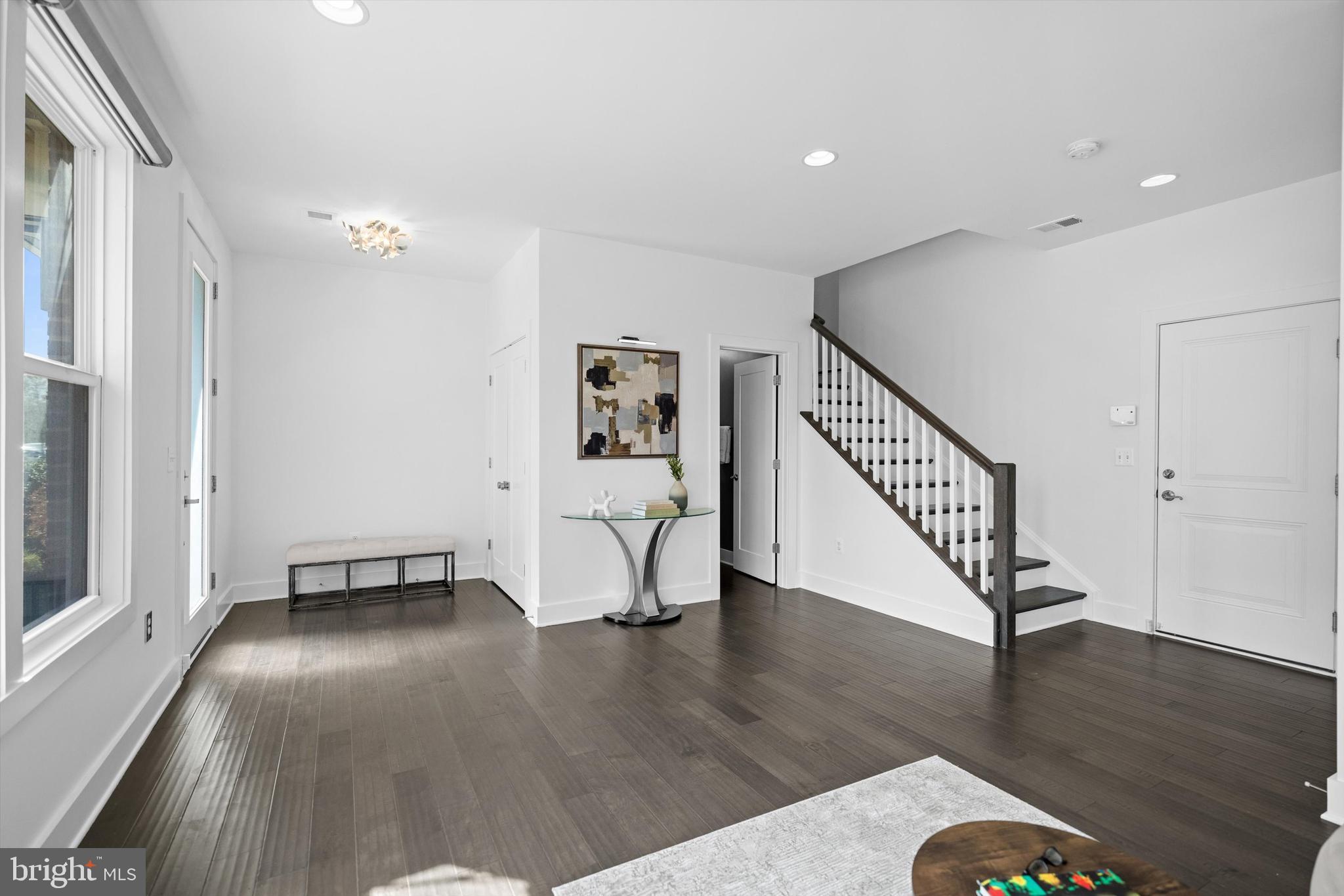 SM ONE LOUDOUN CONDO - Residential