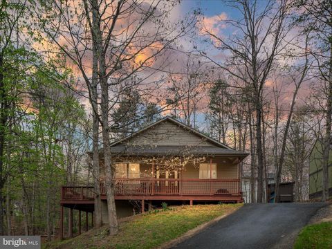 Homes For Sale - 1304 Lakeview Drive<br/> Frederick County, CROSS JUNCTION, VA 22625