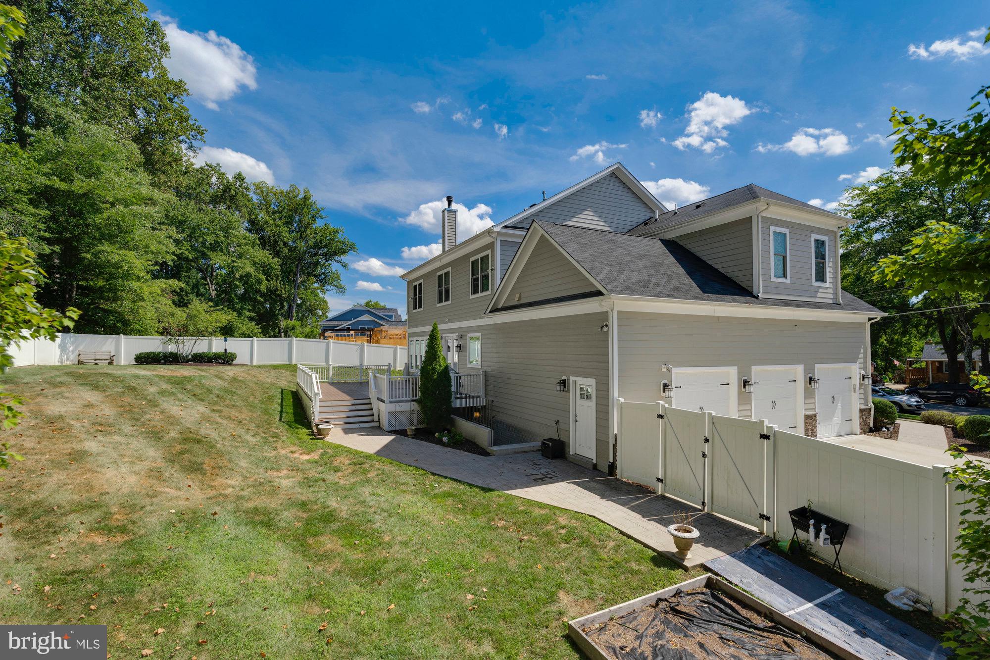 TOWN AND COUNTRY ESTATES - Residential