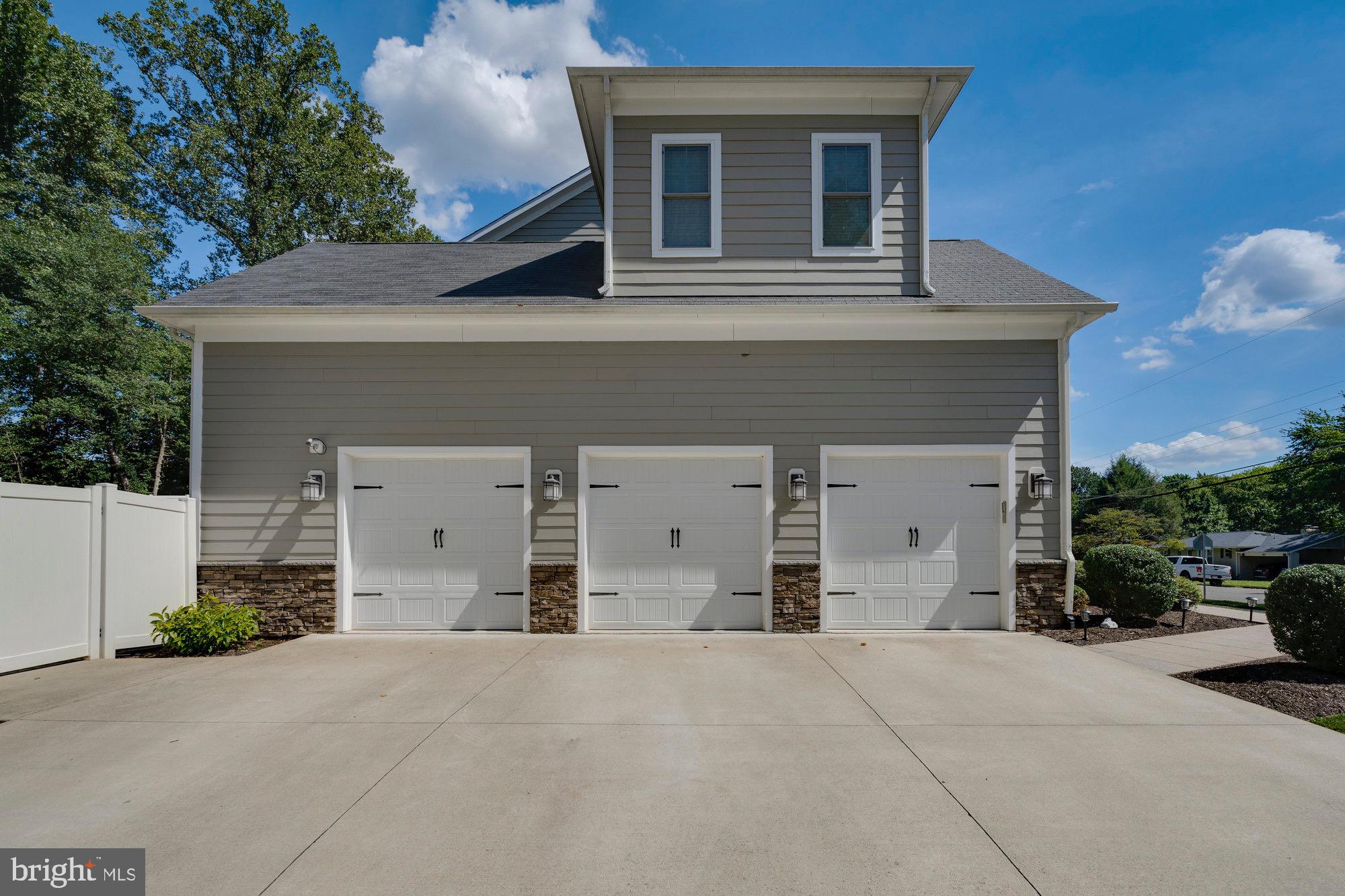 TOWN AND COUNTRY ESTATES - Residential