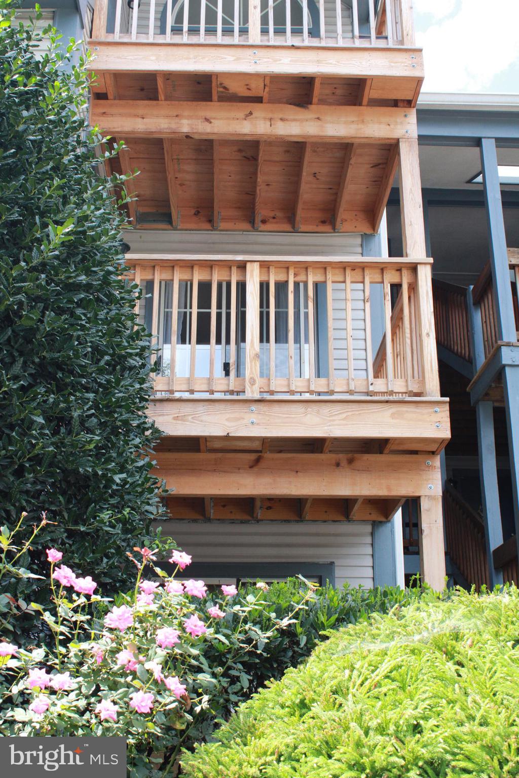 SURREY AT MANCHESTER LAKES - Residential