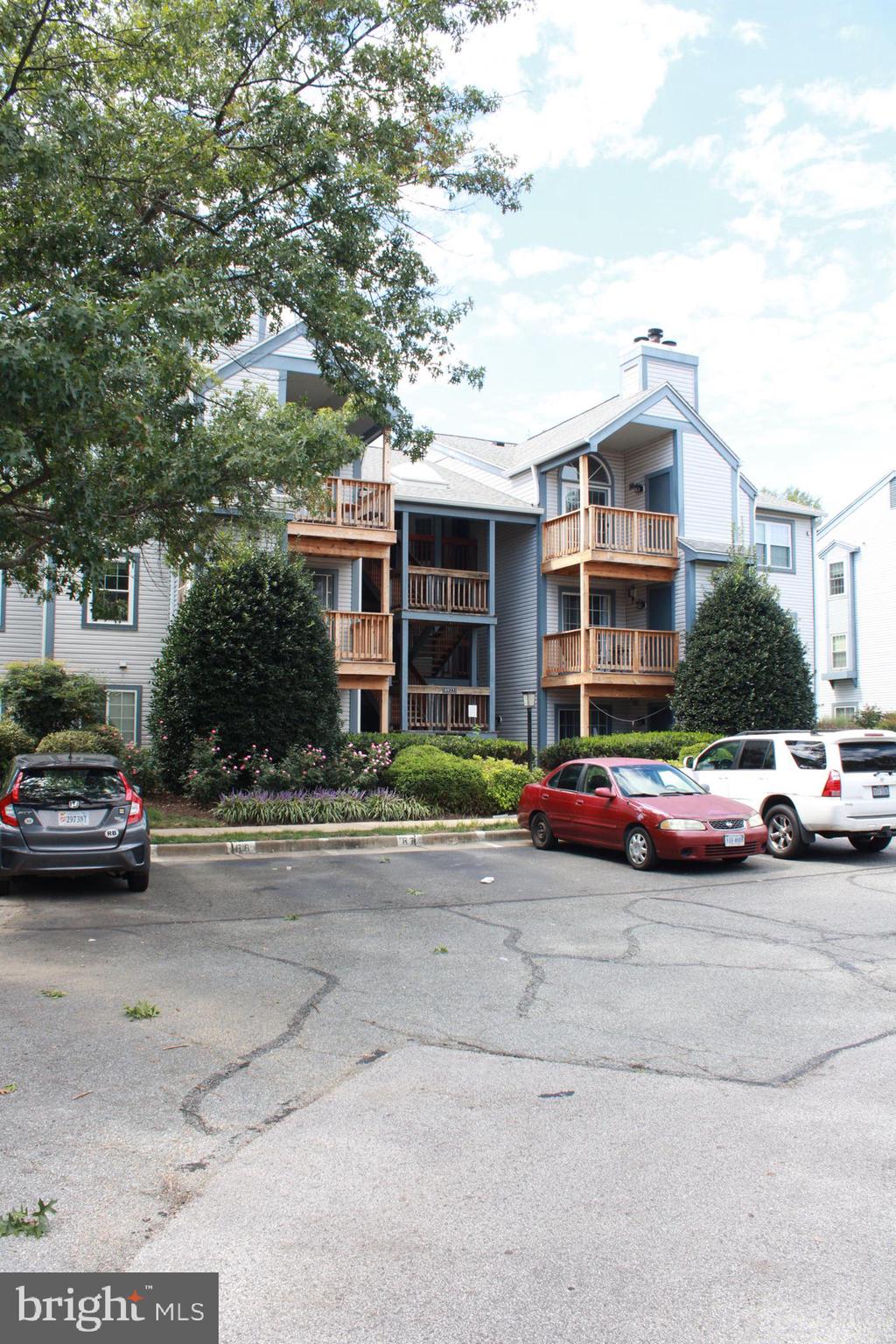 SURREY AT MANCHESTER LAKES - Residential