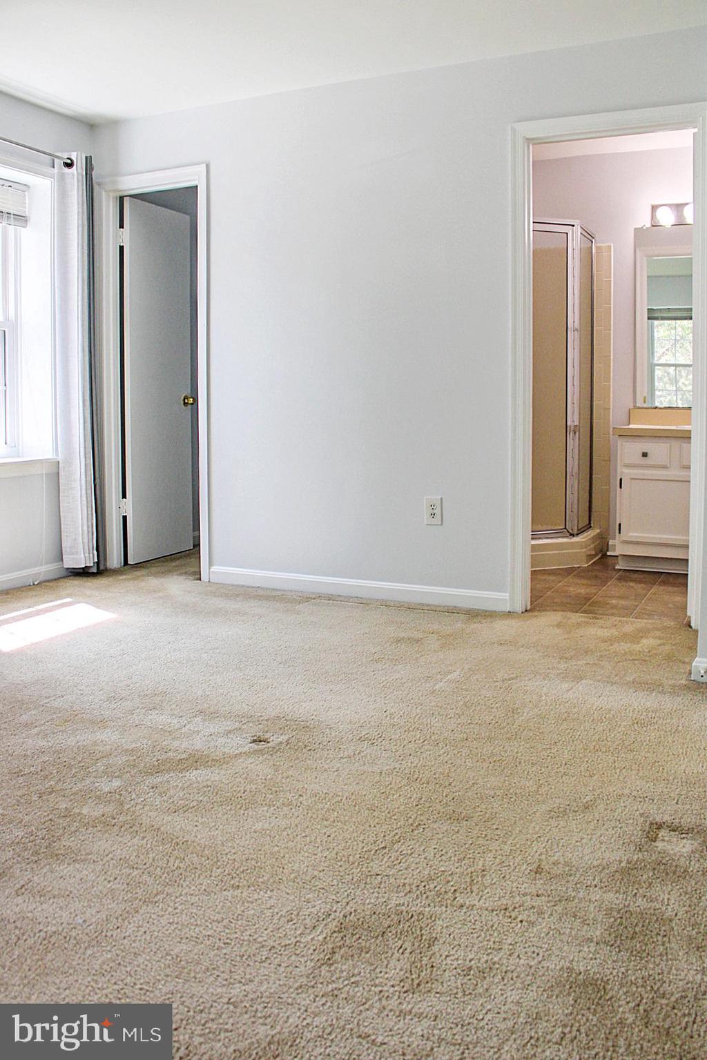 SURREY AT MANCHESTER LAKES - Residential