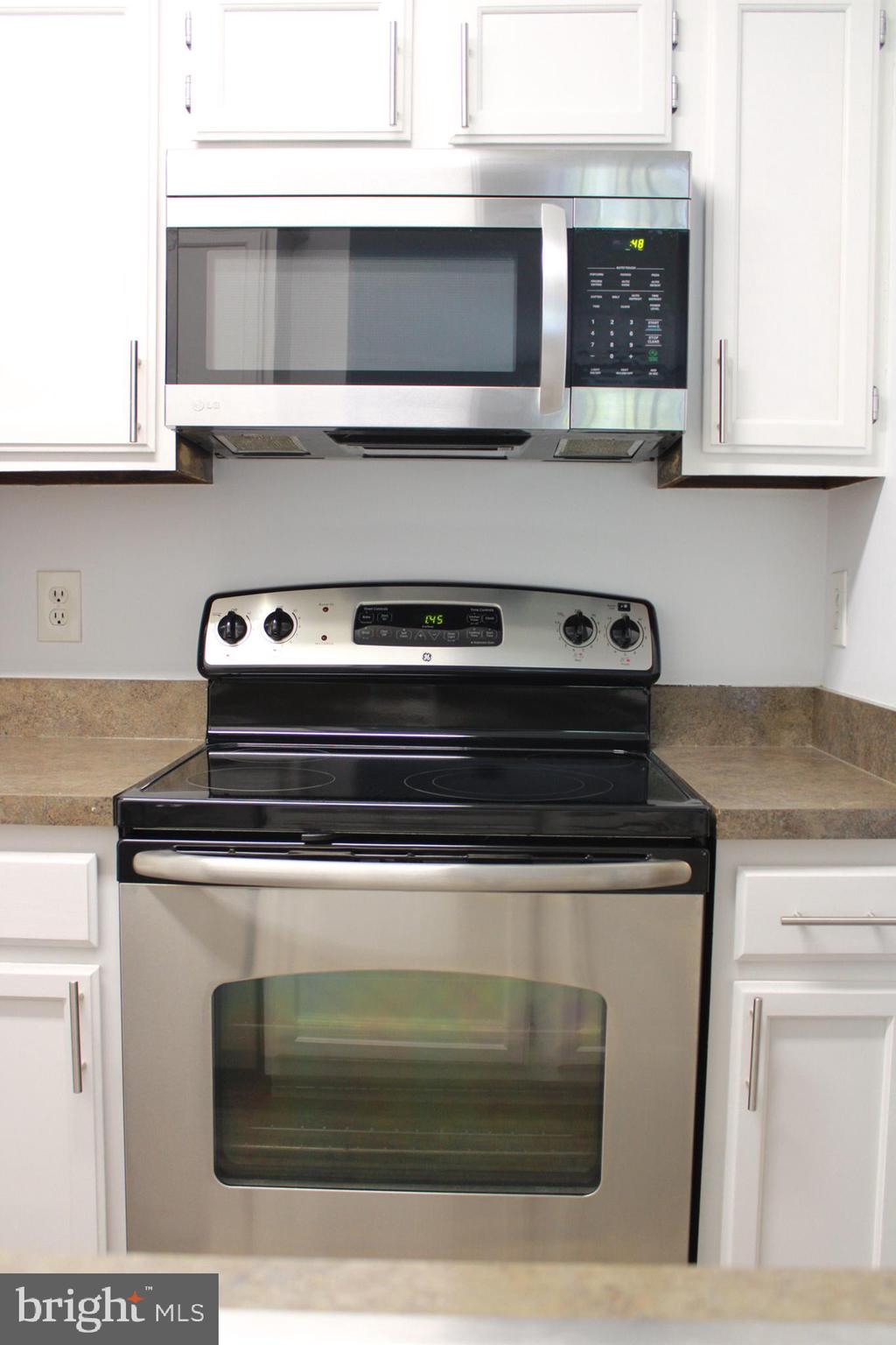 SURREY AT MANCHESTER LAKES - Residential