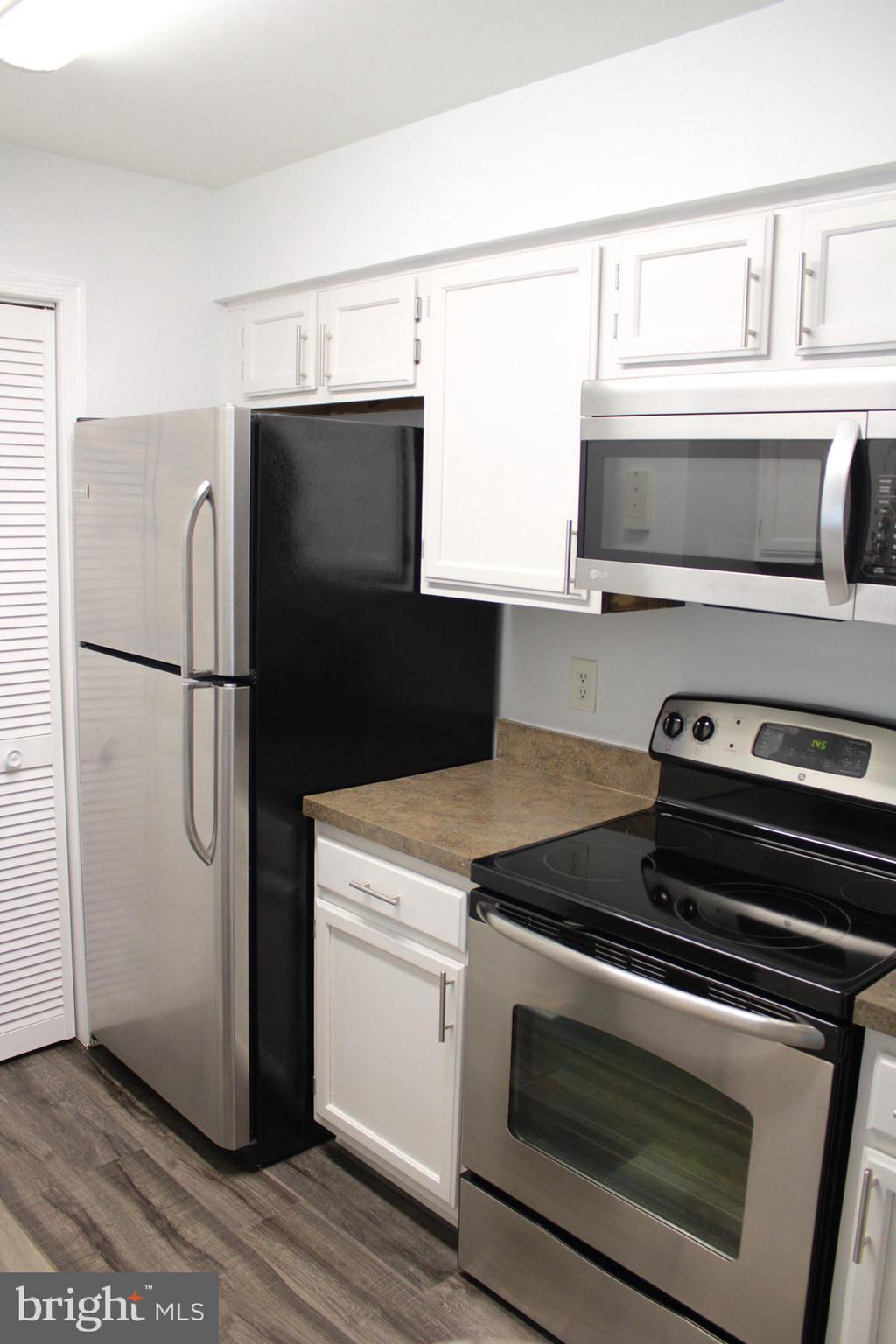 SURREY AT MANCHESTER LAKES - Residential