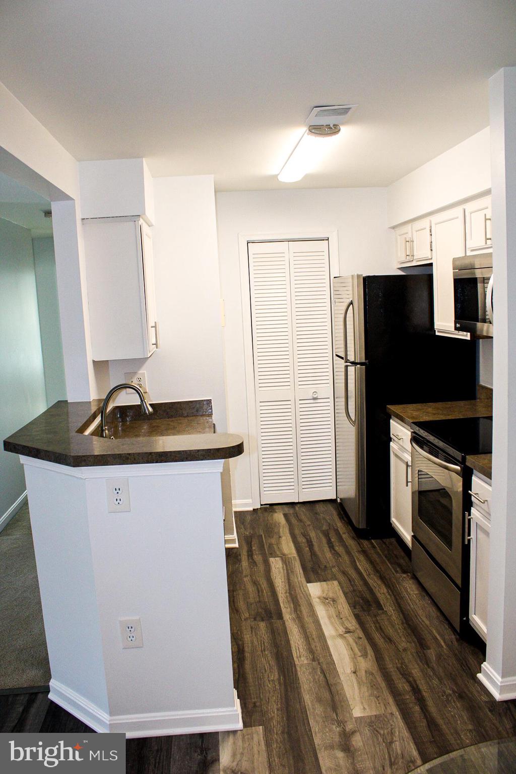 SURREY AT MANCHESTER LAKES - Residential