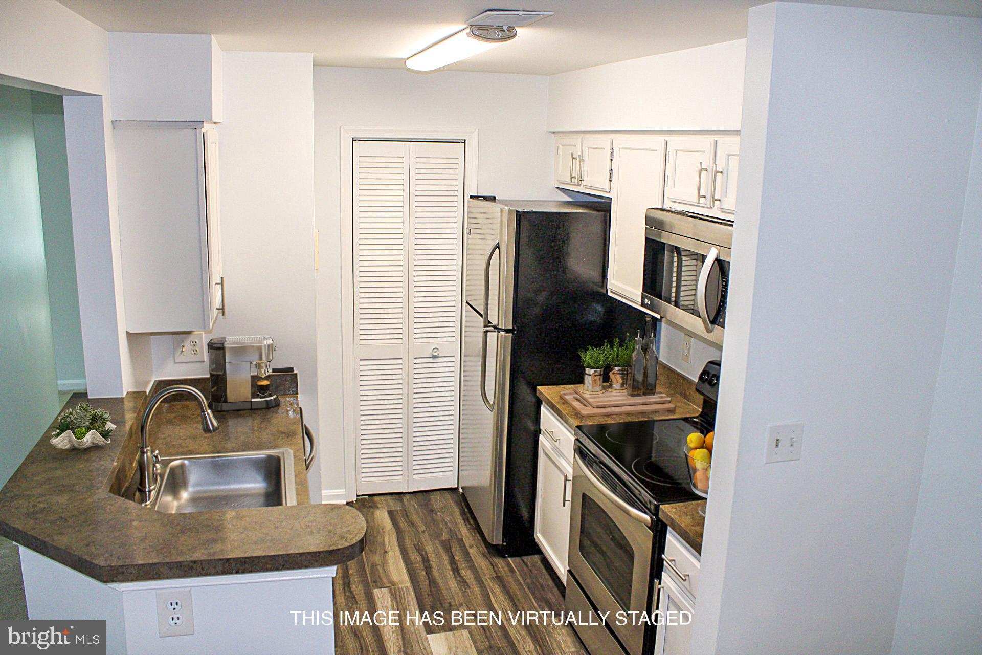 SURREY AT MANCHESTER LAKES - Residential