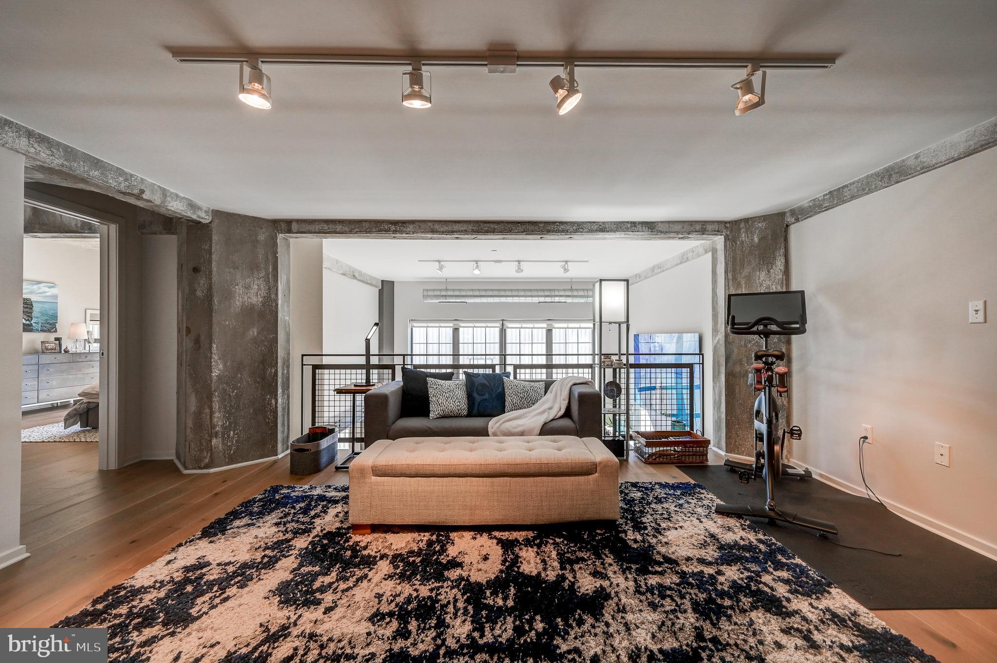 LOCUST POINT - Residential