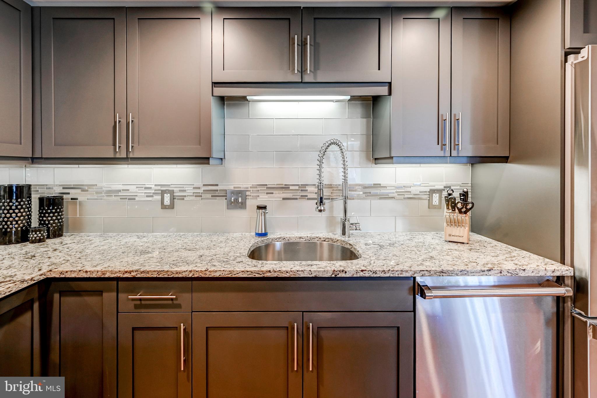 LOCUST POINT - Residential