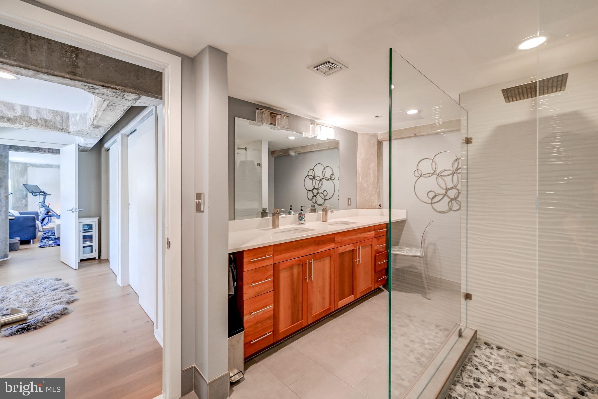 LOCUST POINT - Residential