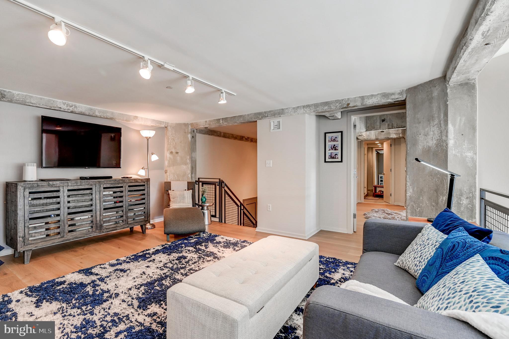 LOCUST POINT - Residential