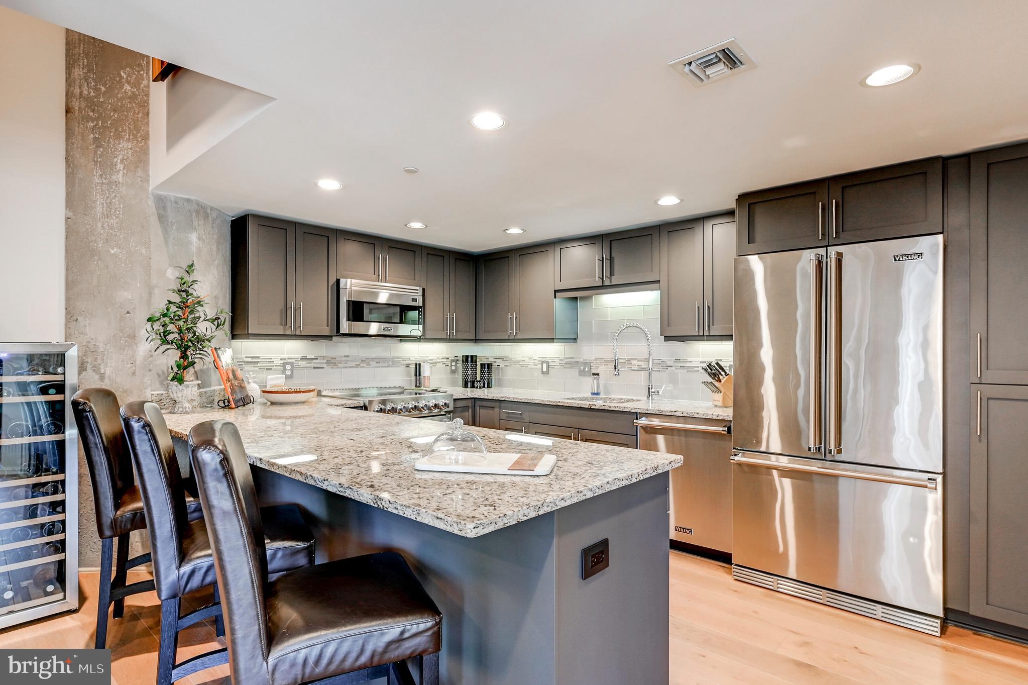 LOCUST POINT - Residential