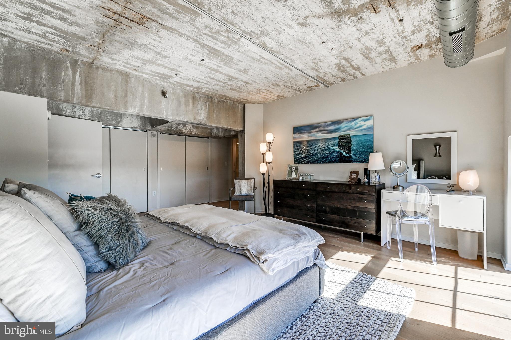 LOCUST POINT - Residential