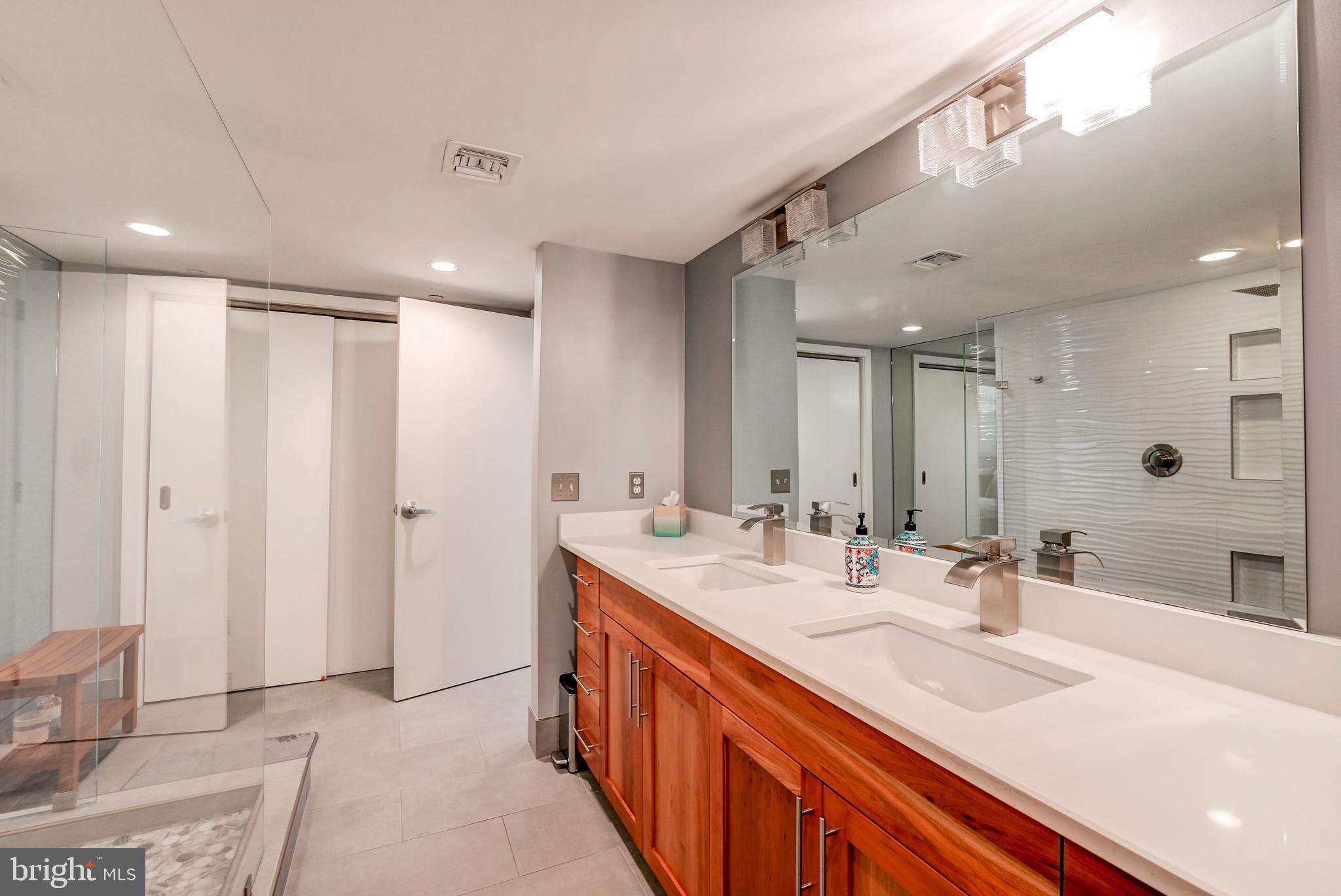 LOCUST POINT - Residential