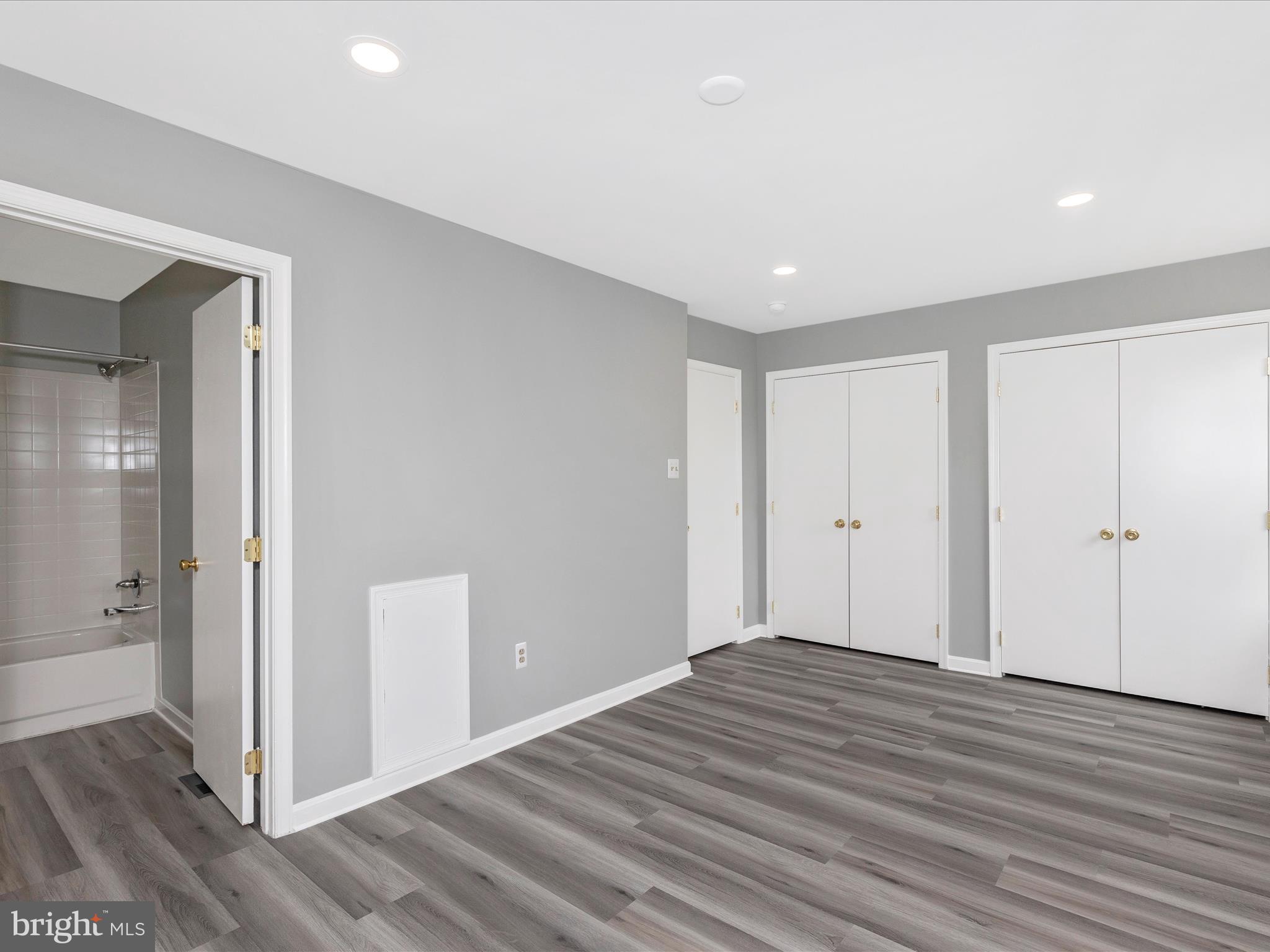 ROBIN MEADOWS - Residential