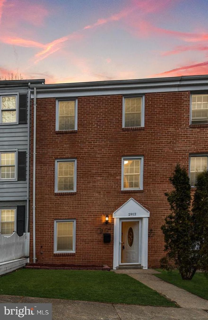LOVELY 3 LEVEL BRICK FRONT  LOWER LEVEL FRONT ENTRY TOWNHOUSE. 3 BED 2.5 BATH,  RENOVATED TOWNHOUSE. KITCHEN WITH NEW CABINETS, GRANITE TOPS AND STAINLESS STEEL APPLIANCES. UPGRADED LIGHTS, FRESH PAINT, NEW CARPET, FULLY FINISHED BASEMENT WITH REC ROOM. NEW ROOF, NEW HVAC. FENCED BACKYARD. MINUTES AWAY FROM I-95, ROUTE 1, QUANTICO BASE, SHOPPING, DINING, POTOMAC MALL, WALL MART.