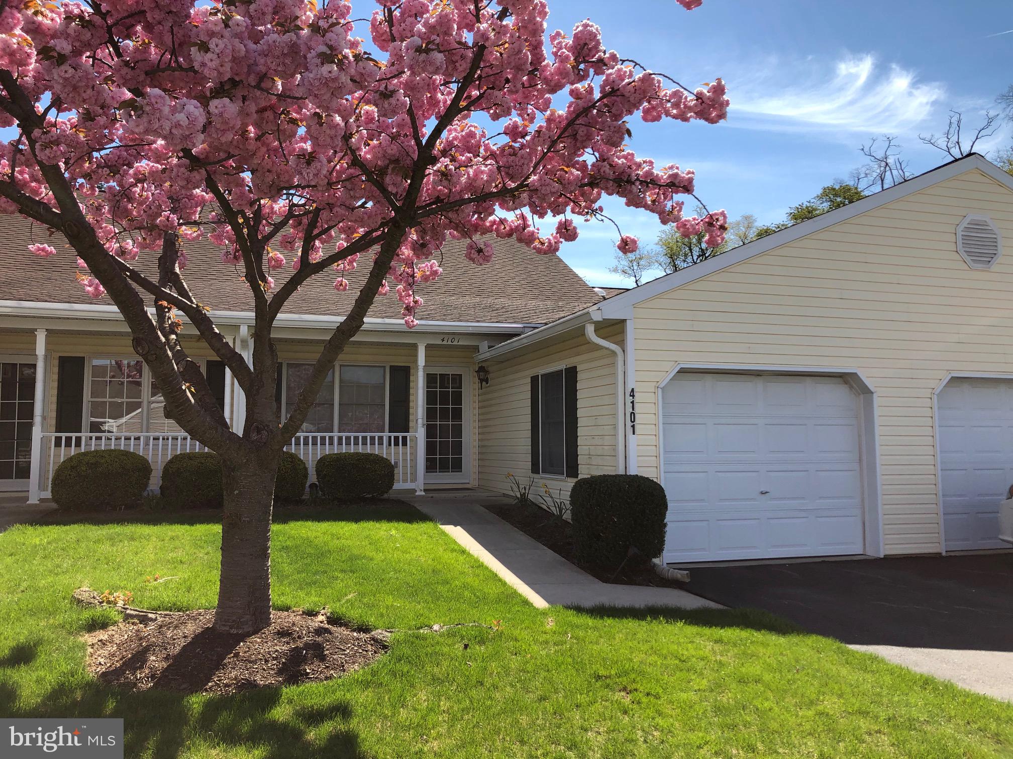 LONGSTOWN VILLAGE - Residential