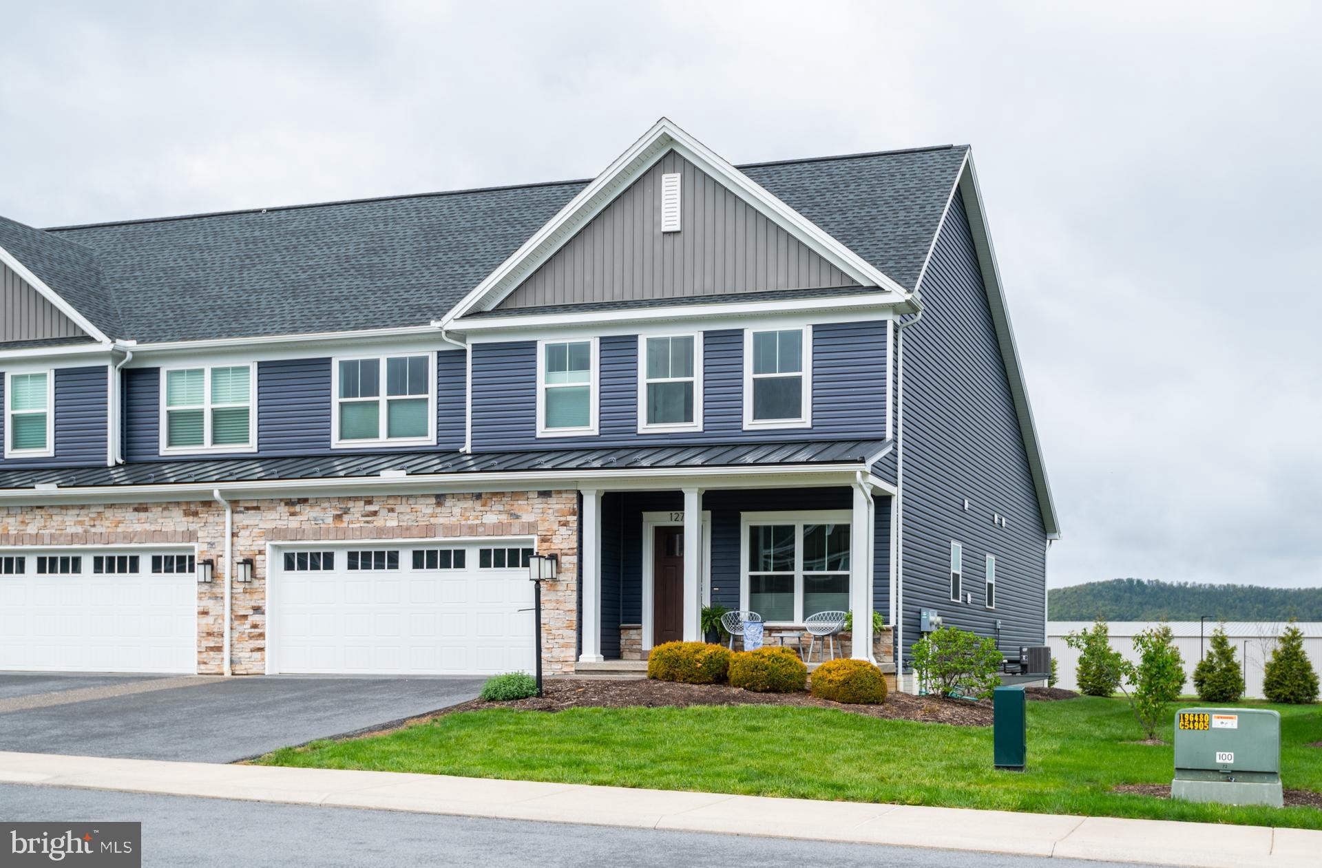 KINGSTON VILLAGE - Residential
