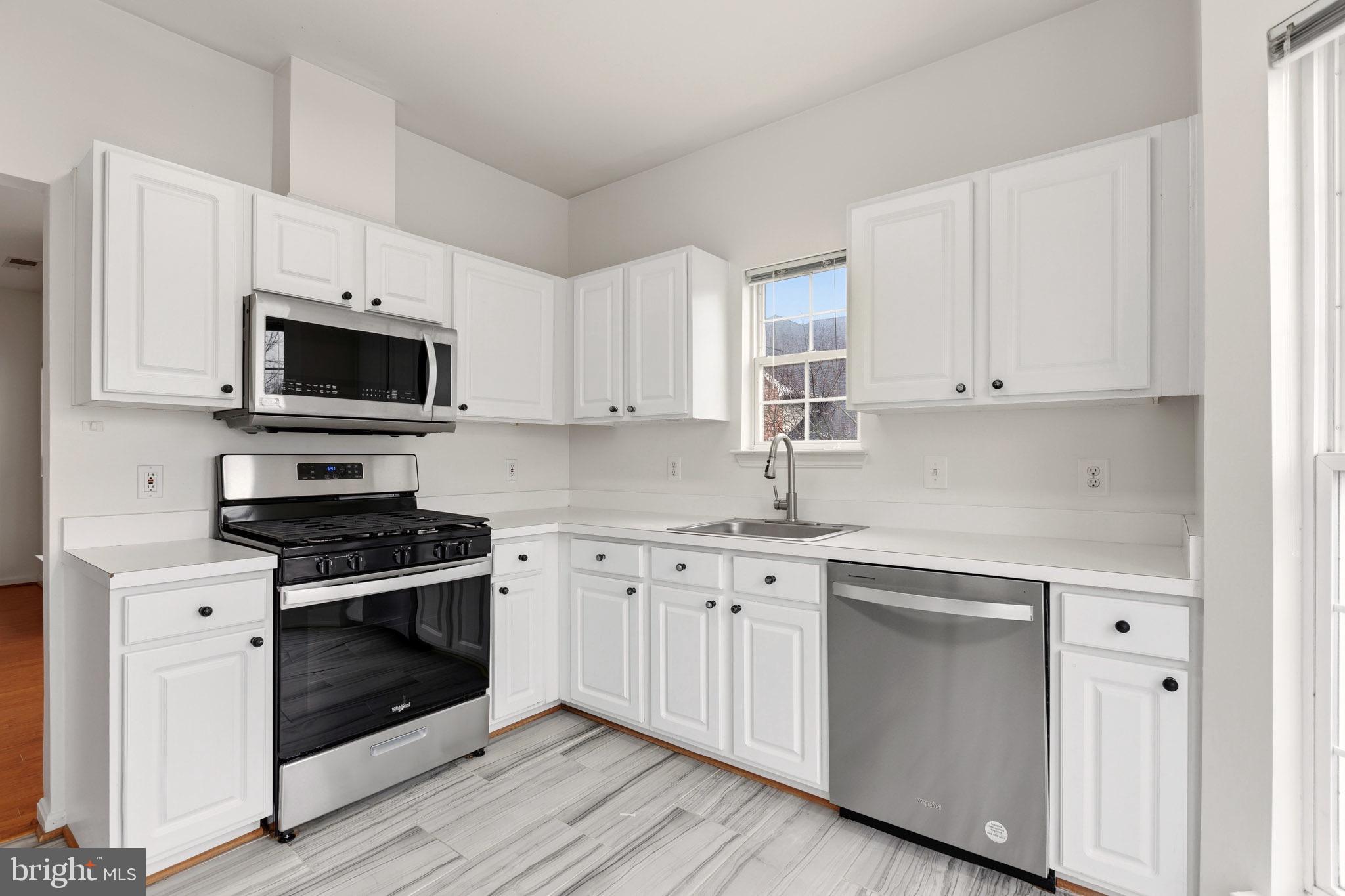 RANDOM HILLS - Residential