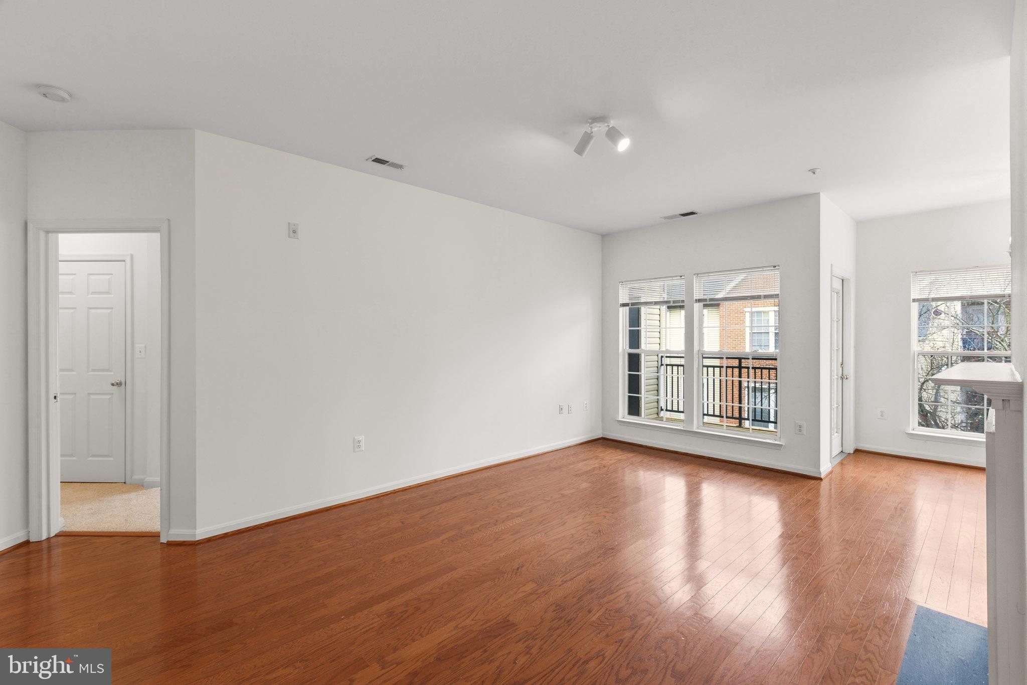 RANDOM HILLS - Residential