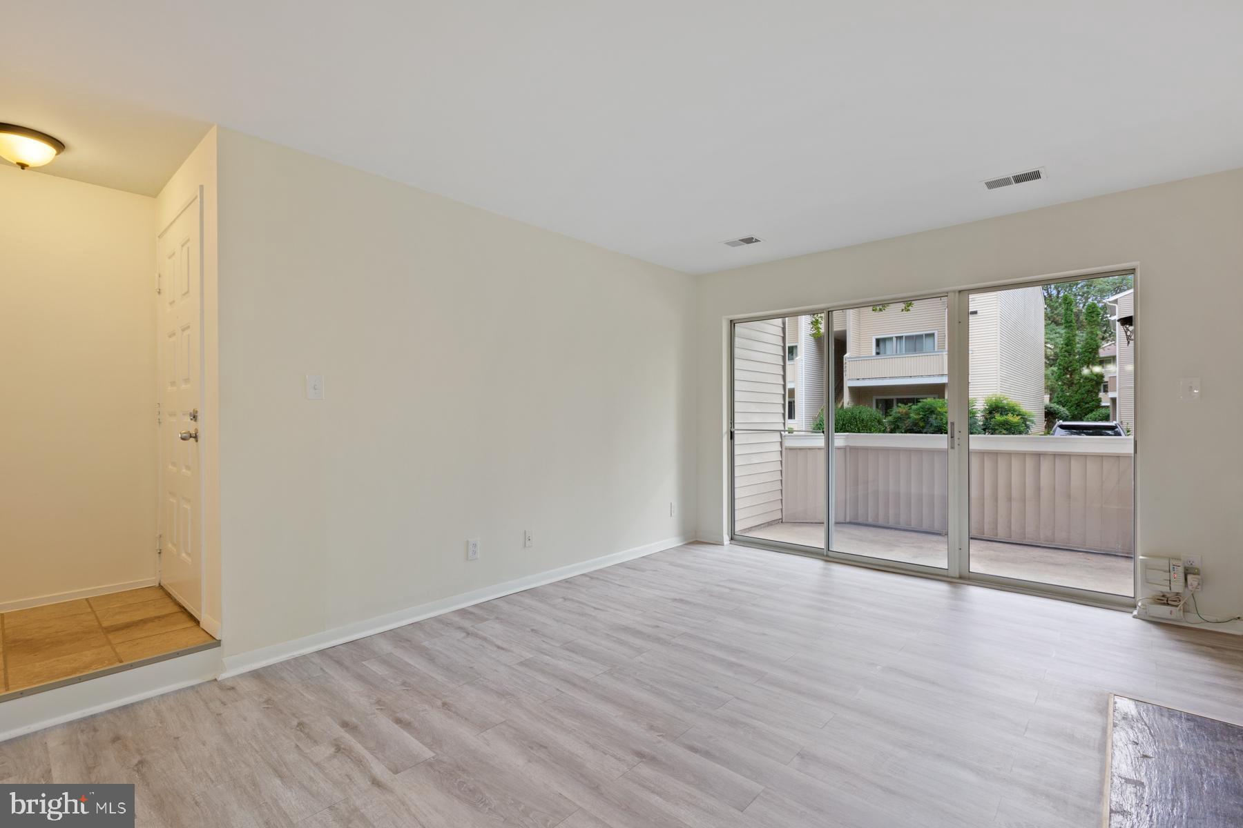 FARMINGDALE - Residential