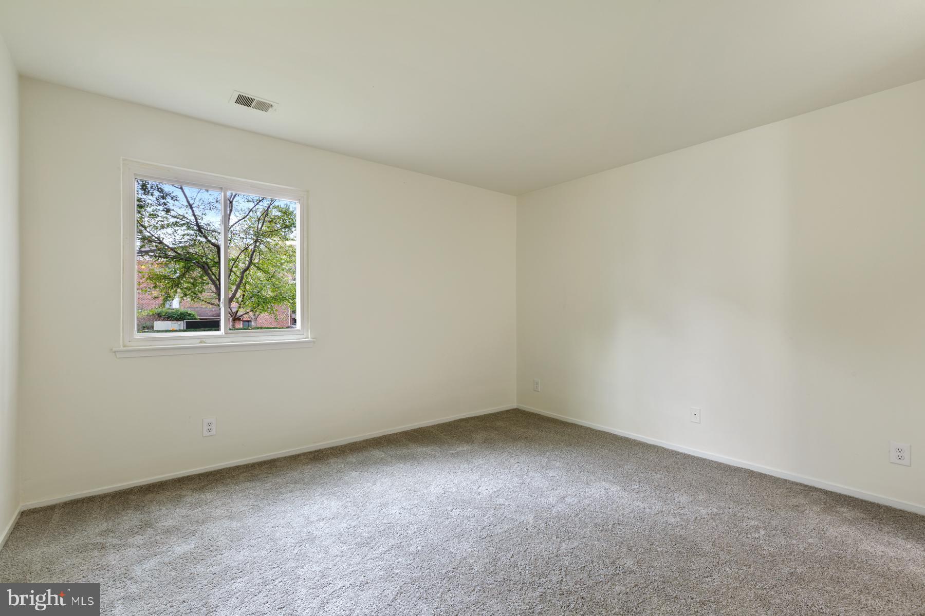 FARMINGDALE - Residential