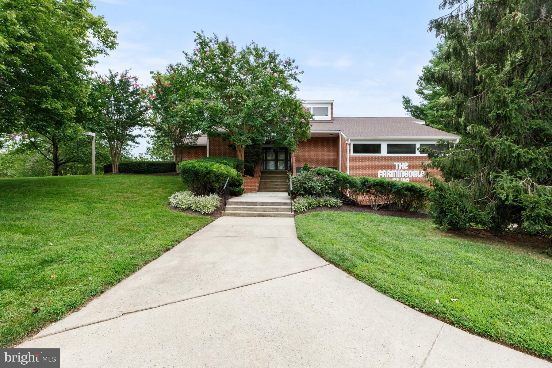 FARMINGDALE - Residential