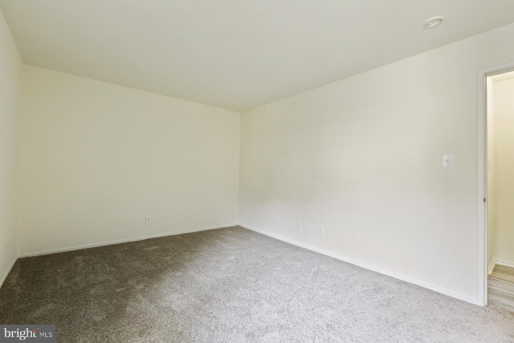 FARMINGDALE - Residential