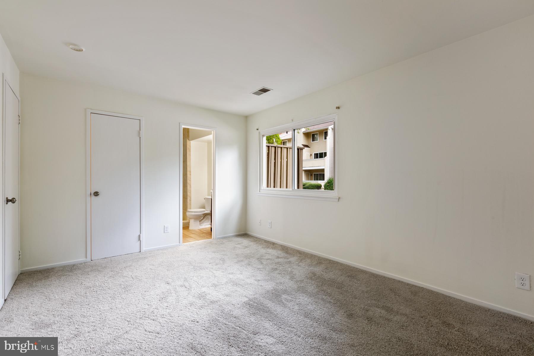 FARMINGDALE - Residential