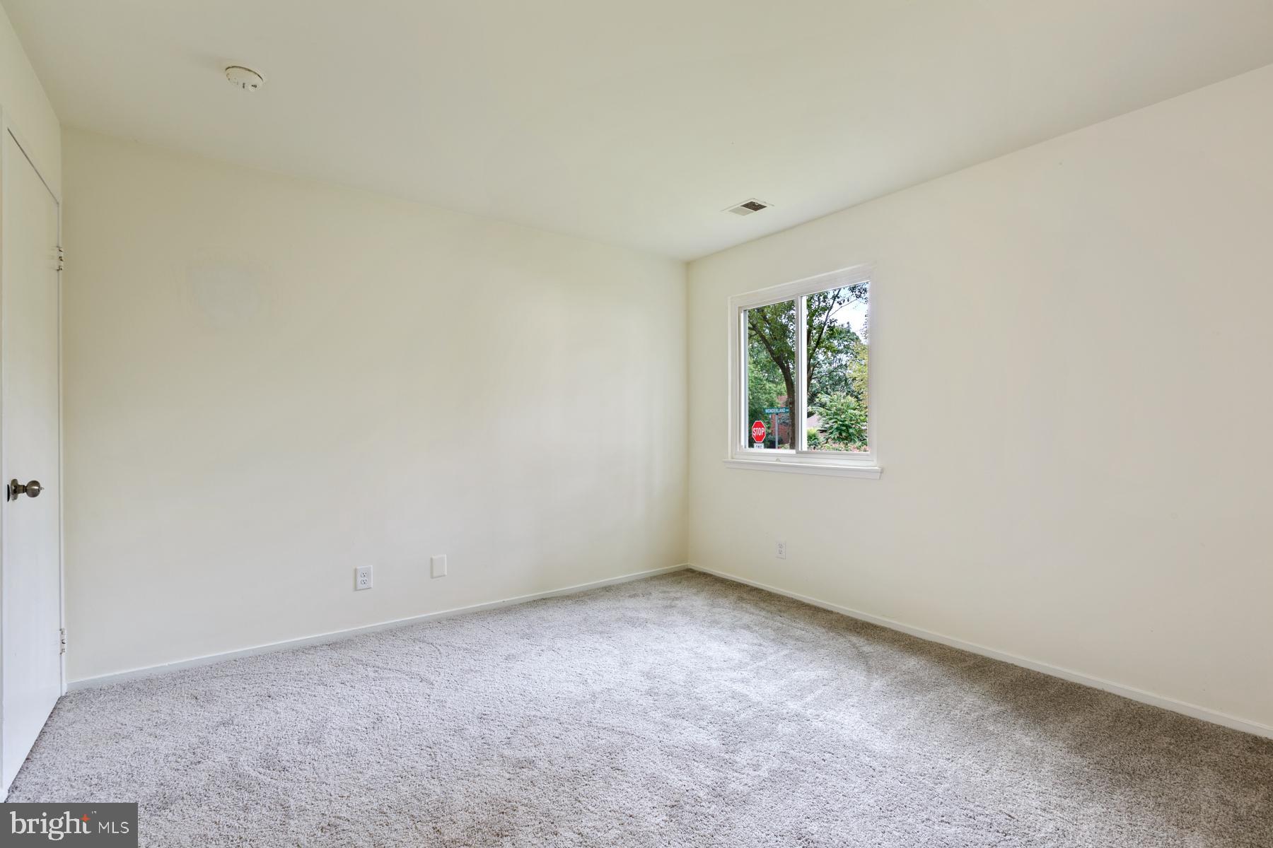 FARMINGDALE - Residential