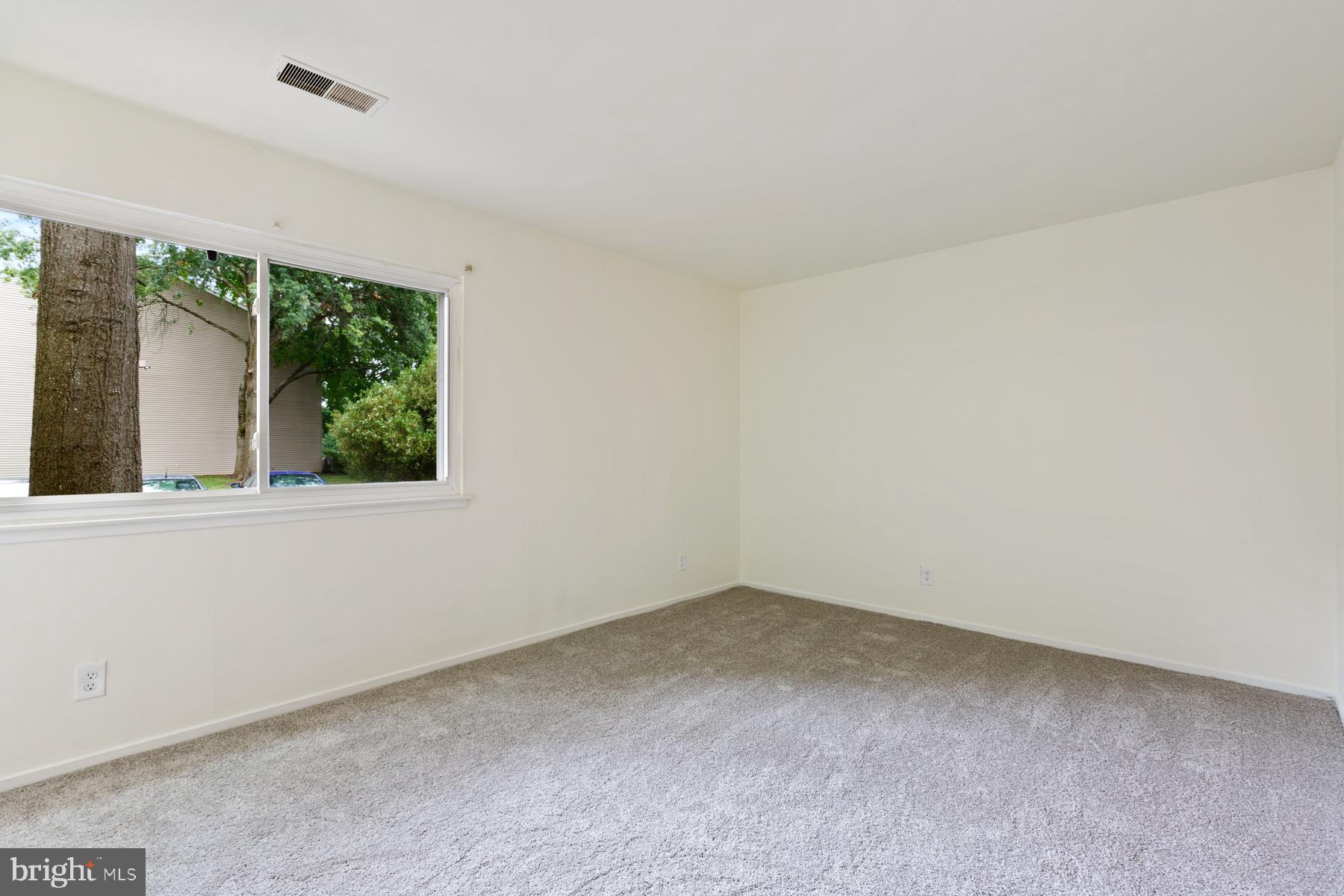 FARMINGDALE - Residential