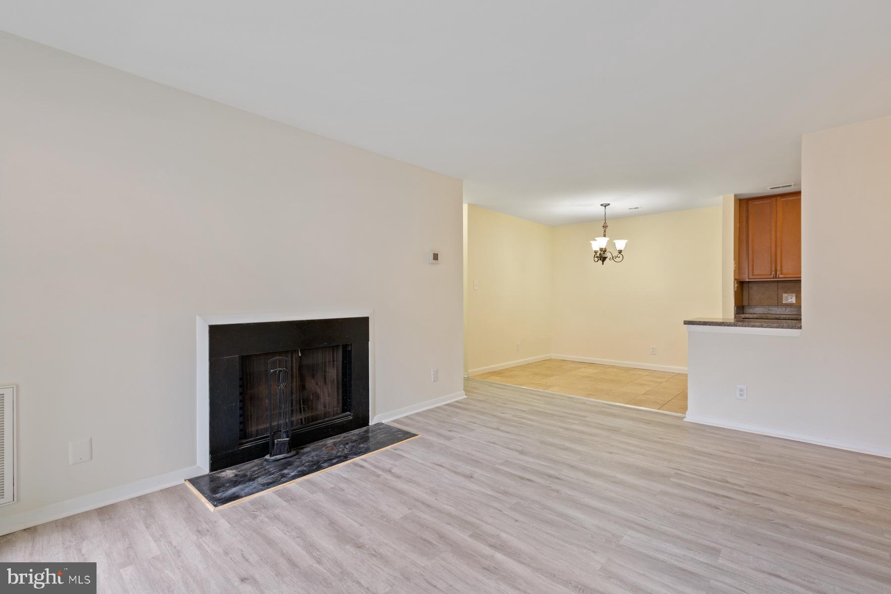 FARMINGDALE - Residential