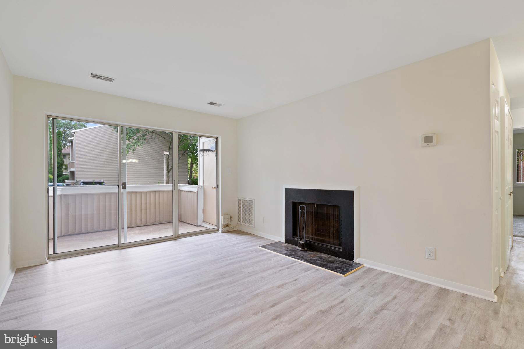 FARMINGDALE - Residential