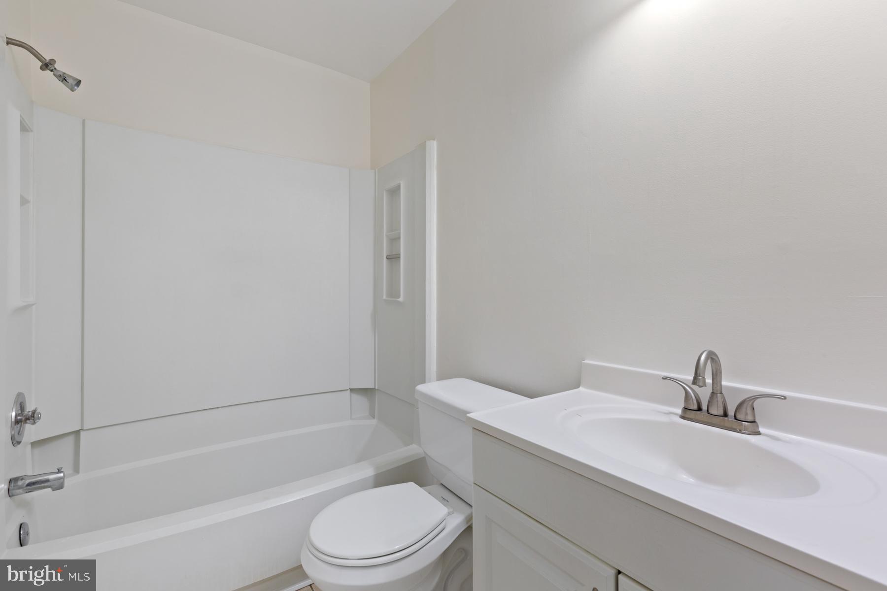 FARMINGDALE - Residential