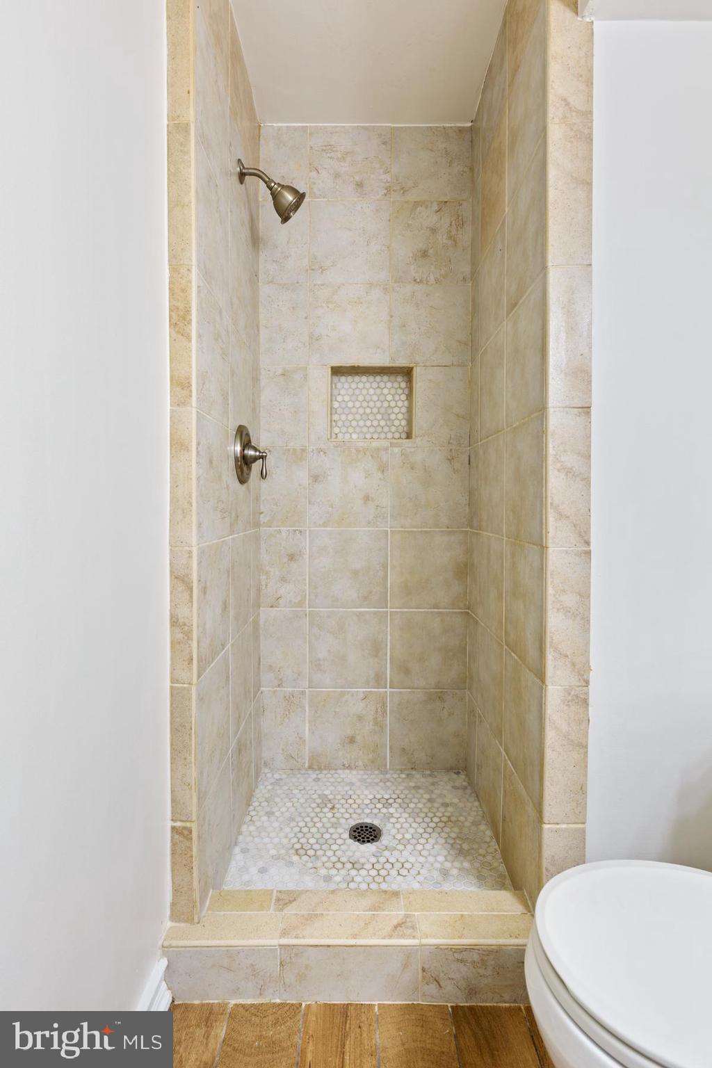 FARMINGDALE - Residential