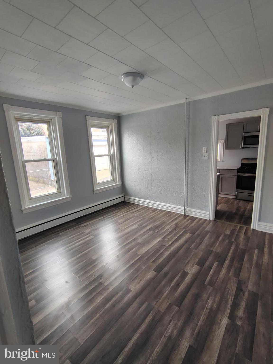 614 W GREENLEAF