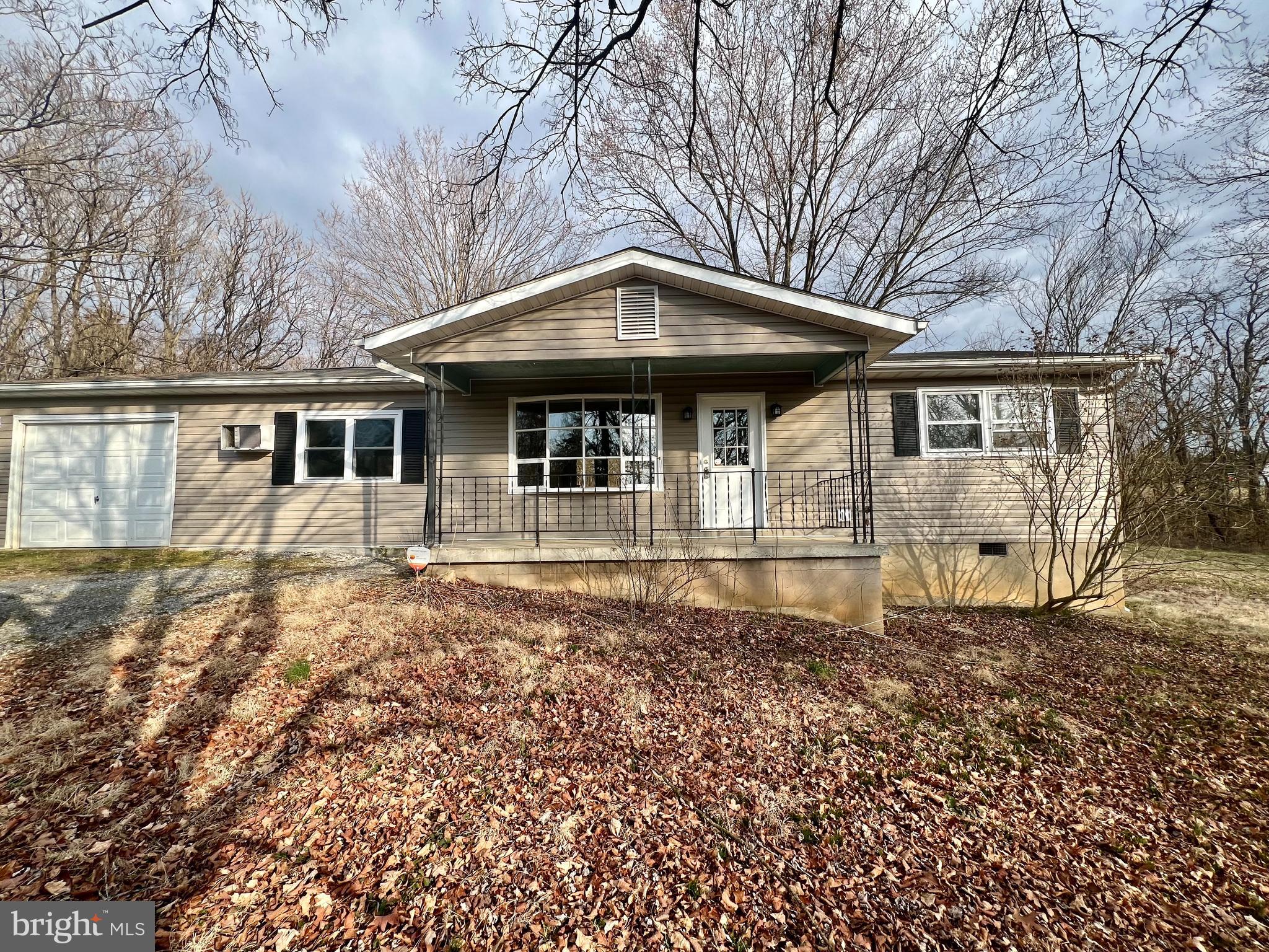This spacious one level rancher features an open floor plan with NEW LVP flooring installed in the Master bedroom. The 3-bedrooms, 1-bathroom rental has a 1-car garage and a large back deck with a scenic view located in Kearnyesville, WV and is a must-see!
**Washer and Dryer are AS IS appliances!!
NO PETS.
Rent includes:
- Renter's Insurance
- Water
- Sewer
EHO.