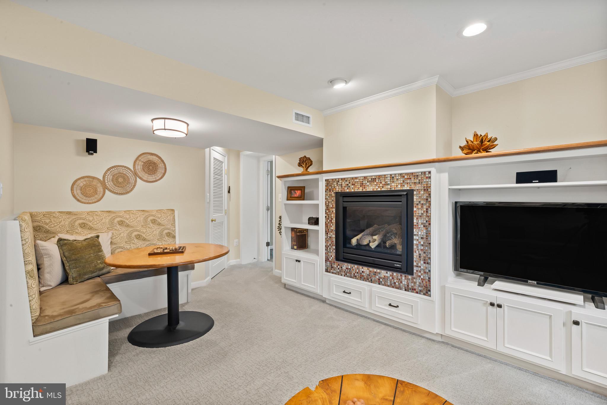 ELLICOTT HILLS - Residential