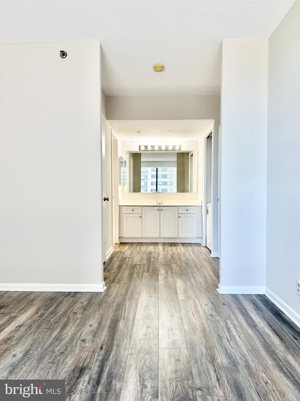 SKYLINE SQUARE CONDO - Residential