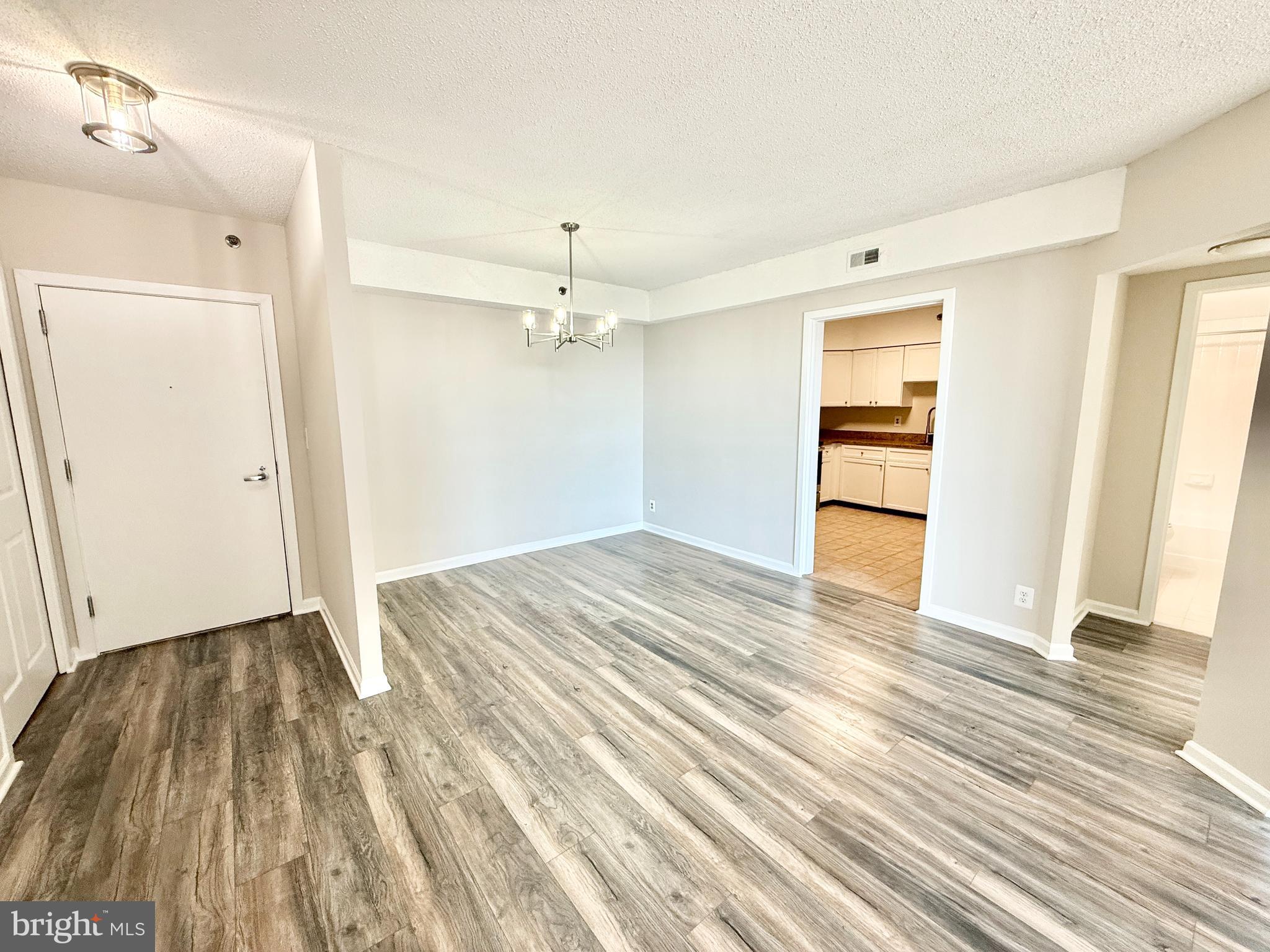 SKYLINE SQUARE CONDO - Residential